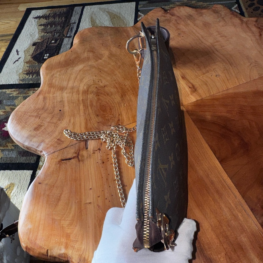 Louis Vuitton
Monogram Poche Toilette vintage unbranded chain - Picture 9 of 14